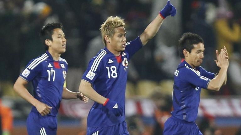 Japan's midfielder Keisuke Honda (C) celebrates after scoring the opening goal during the Group E first round 2010 World Cup football match Denmark vs. Japan on June 24, 2010 at Royal Bafokeng stadium in Rustenburg. NO PUSH TO MOBILE / MOBILE USE SOLELY WITHIN EDITORIAL ARTICLE -- AFP PHOTO / THOMAS COEX (Photo credit should read THOMAS COEX/AFP via Getty Images)