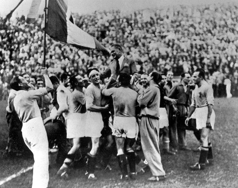 1934 World Cup Final, Rome, Italy, Italy 2 v Czechoslovakia 1, 10th June, 1934, The victorious Italian team carry their coach Vittorio Pozzo as they celebrate an historic victory (Photo by Bob Thomas/Popperfoto via Getty Images/Getty Images)