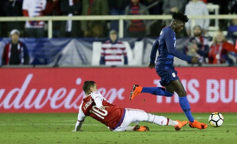 Fußball, USA - Paraguay March 27, 2018 - Cary, N.C, USA - Cary, N.C. - Tuesday March 27, 2018: Derlis Gonzalez, Timothy Weah during an International Friendly Länderspiel game between the men s national teams of the United States (USA) and Paraguay (PAR) at Sahlen s Stadium at WakeMed Soccer Park